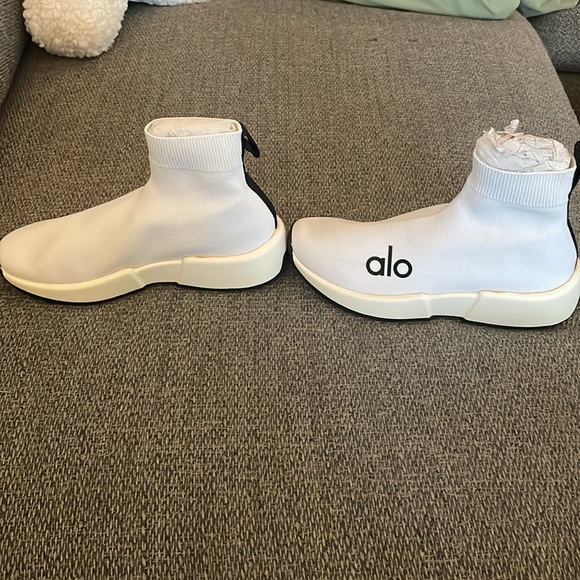 NWOT Alo Velocity Knit Sneakers - size 5 - Picture 2 of 7